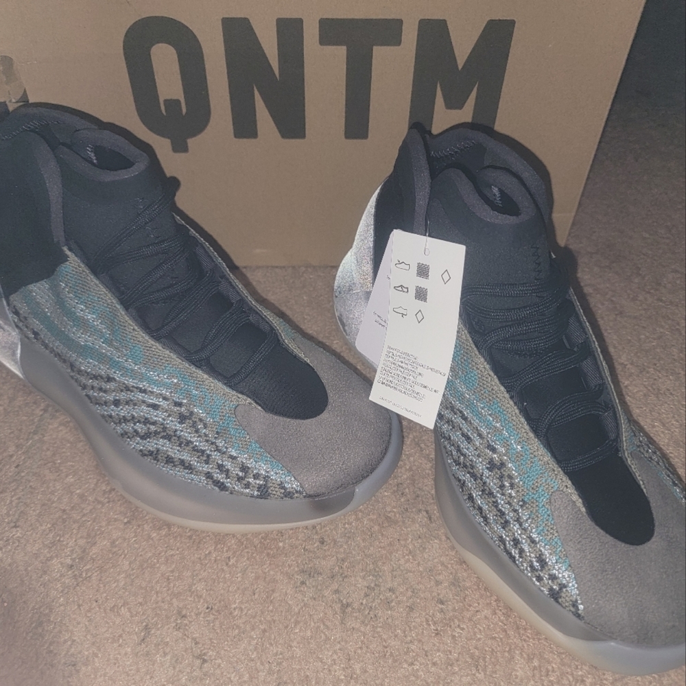 Adidas Yeezy QNTM sneaker